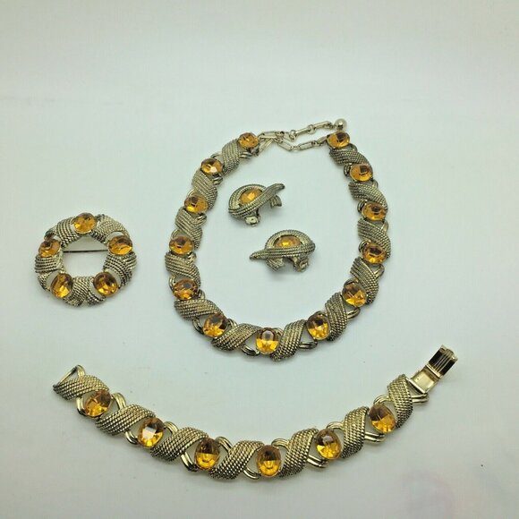 Coro  Pegasus Parure Set  Amber Topaz Necklace Bracelet Brooch Clip On Earrings - Picture 2 of 9